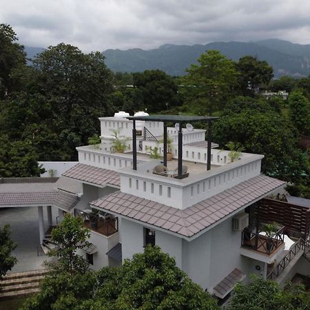 Villa Sierra Sky - Exquisite Elegant 4 Bedroom Villa Dehradun Ngoại thất bức ảnh