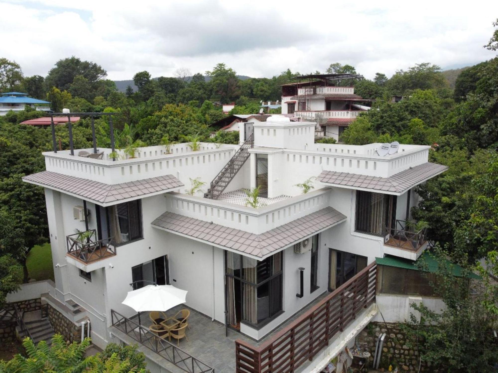 Villa Sierra Sky - Exquisite Elegant 4 Bedroom Villa Dehradun Ngoại thất bức ảnh