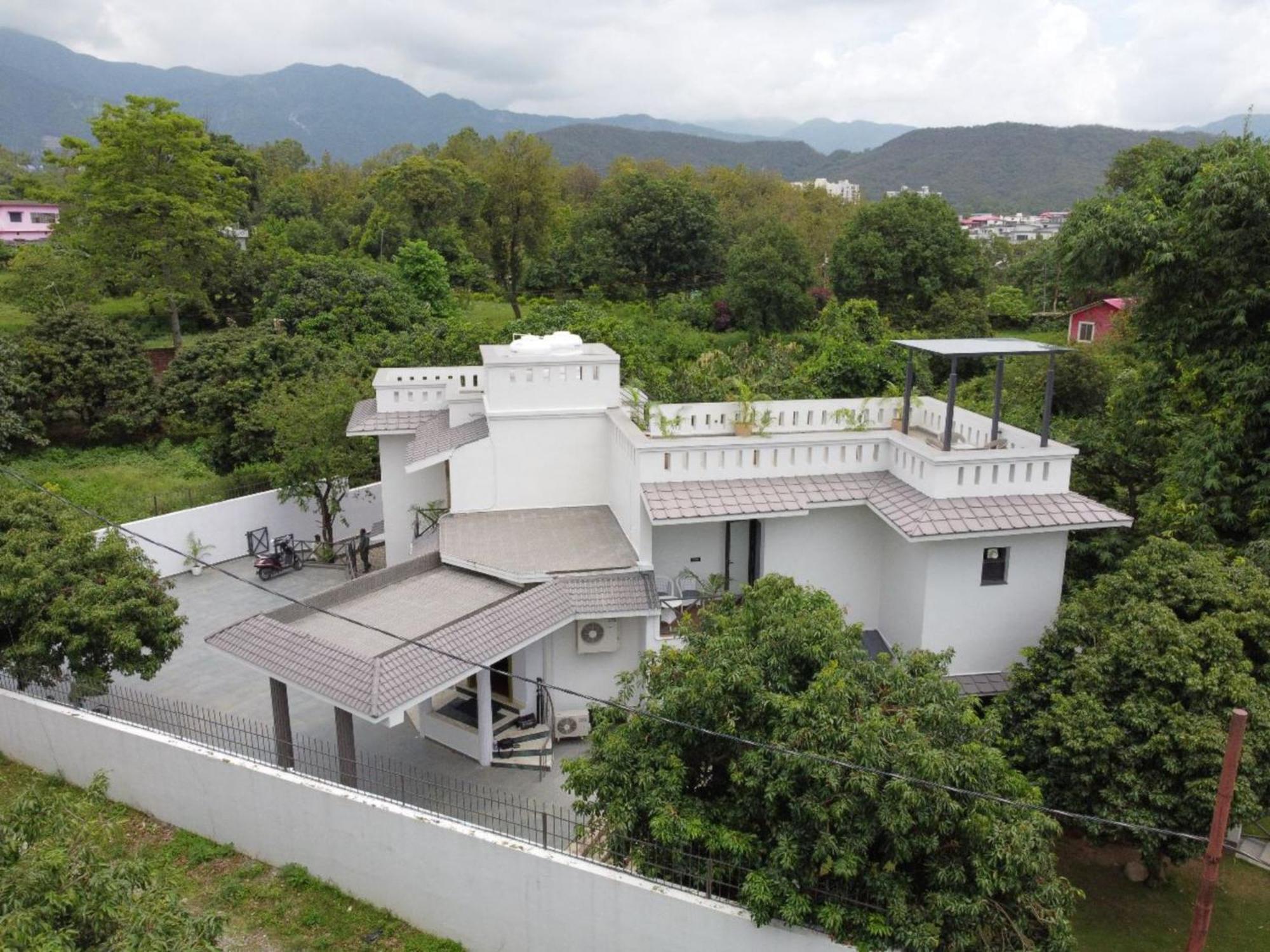 Villa Sierra Sky - Exquisite Elegant 4 Bedroom Villa Dehradun Ngoại thất bức ảnh